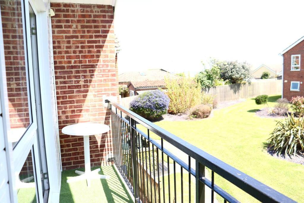 Corton Retreats At Waterside Park Villa Exterior photo