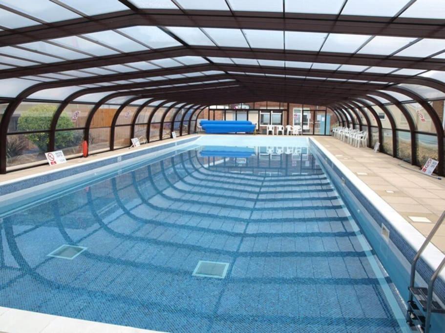 Corton Retreats At Waterside Park Villa Exterior photo